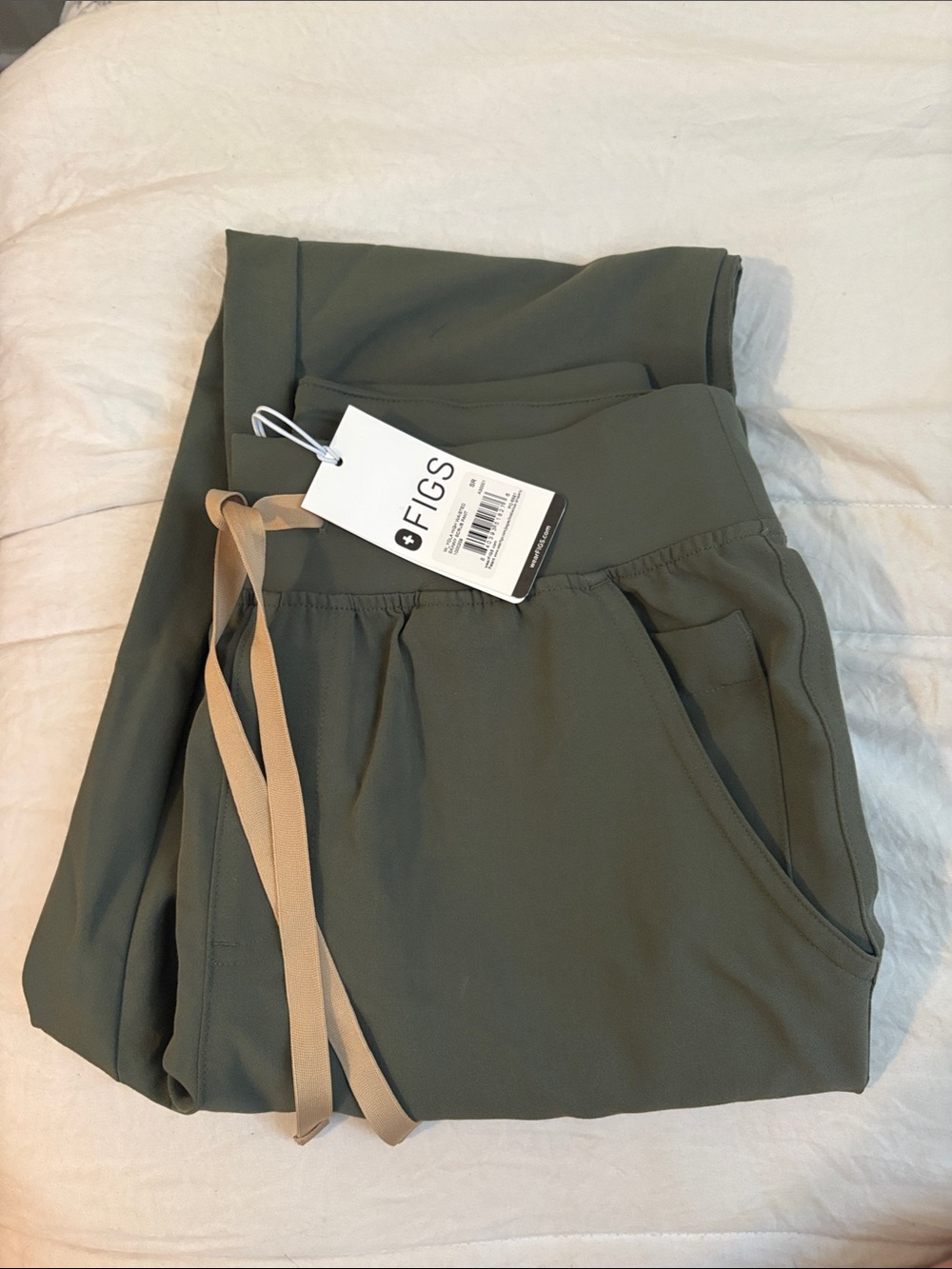 FIGS Women's Olive yola skinny scrub pants with tan ties